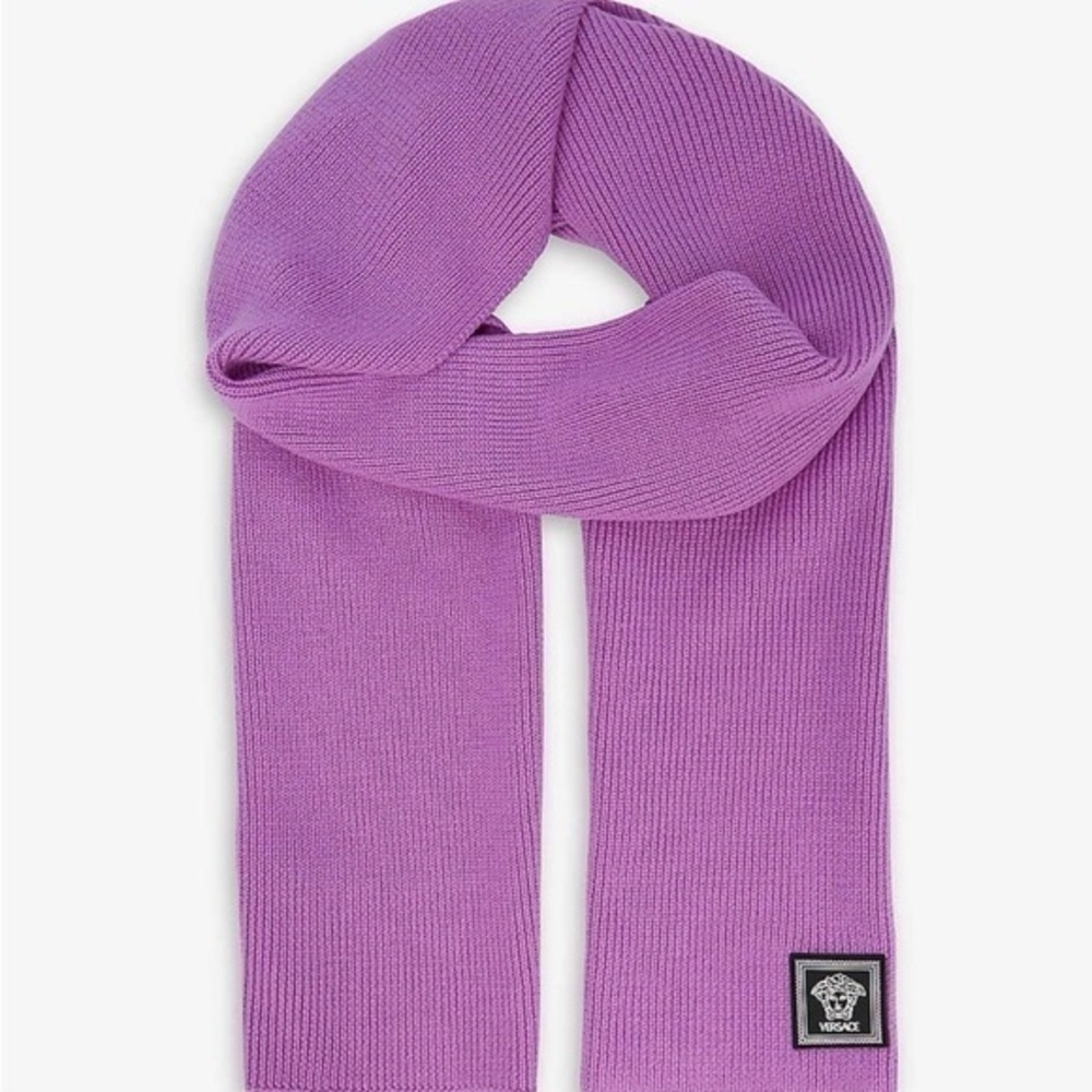 Authentic New Versace Medusa Wool Ribbed Knit
Lilac Scarf